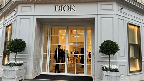 dior montaigne logo